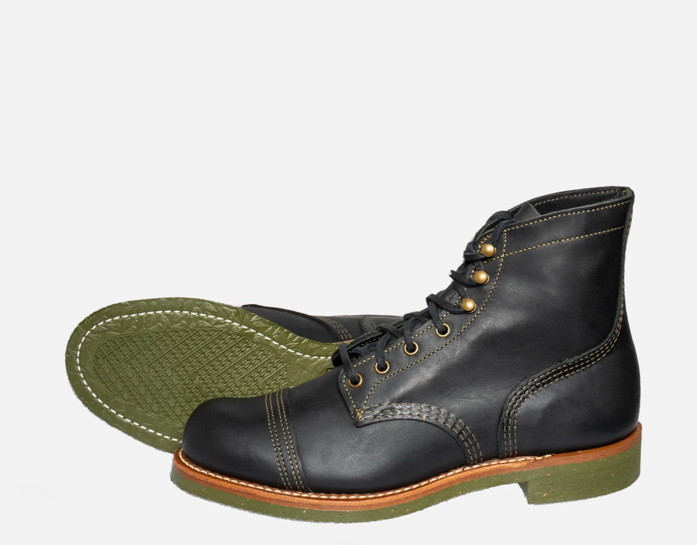 RED WING SHOES - 4331 IRON RANGER RIDERS ROOM BLACK HARNESS - Imagen 4