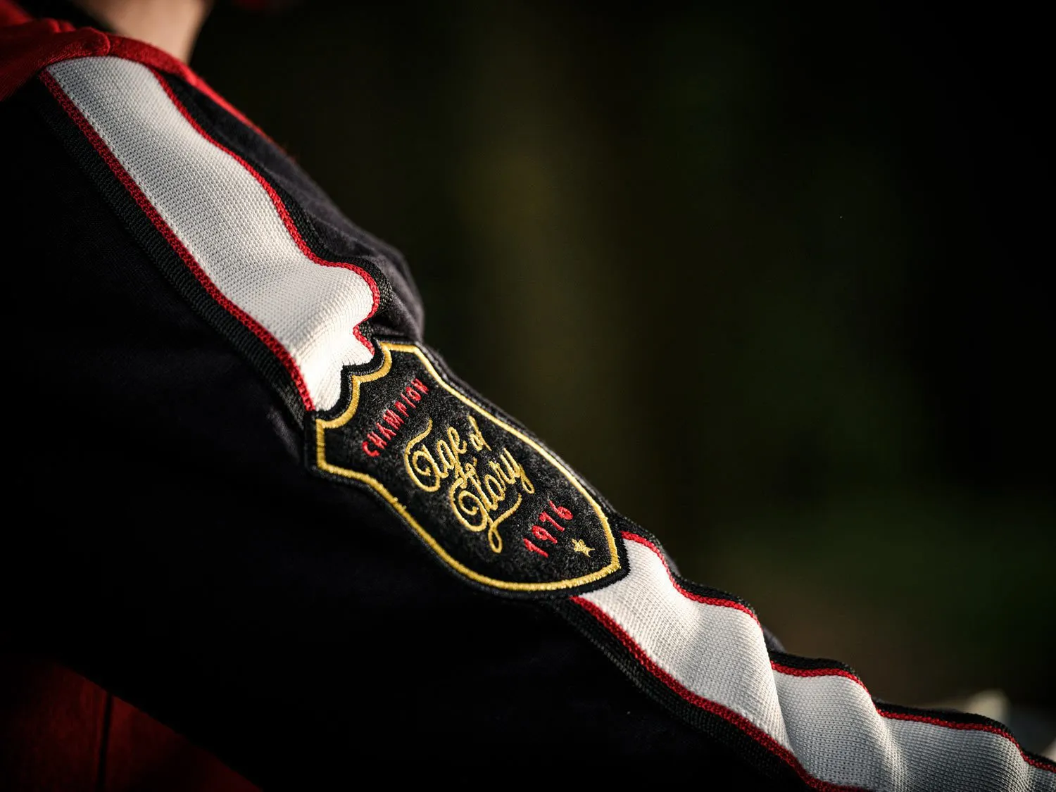 AGE OF GLORY - Trophy LS Tee Dark Red Black - Imagen 7